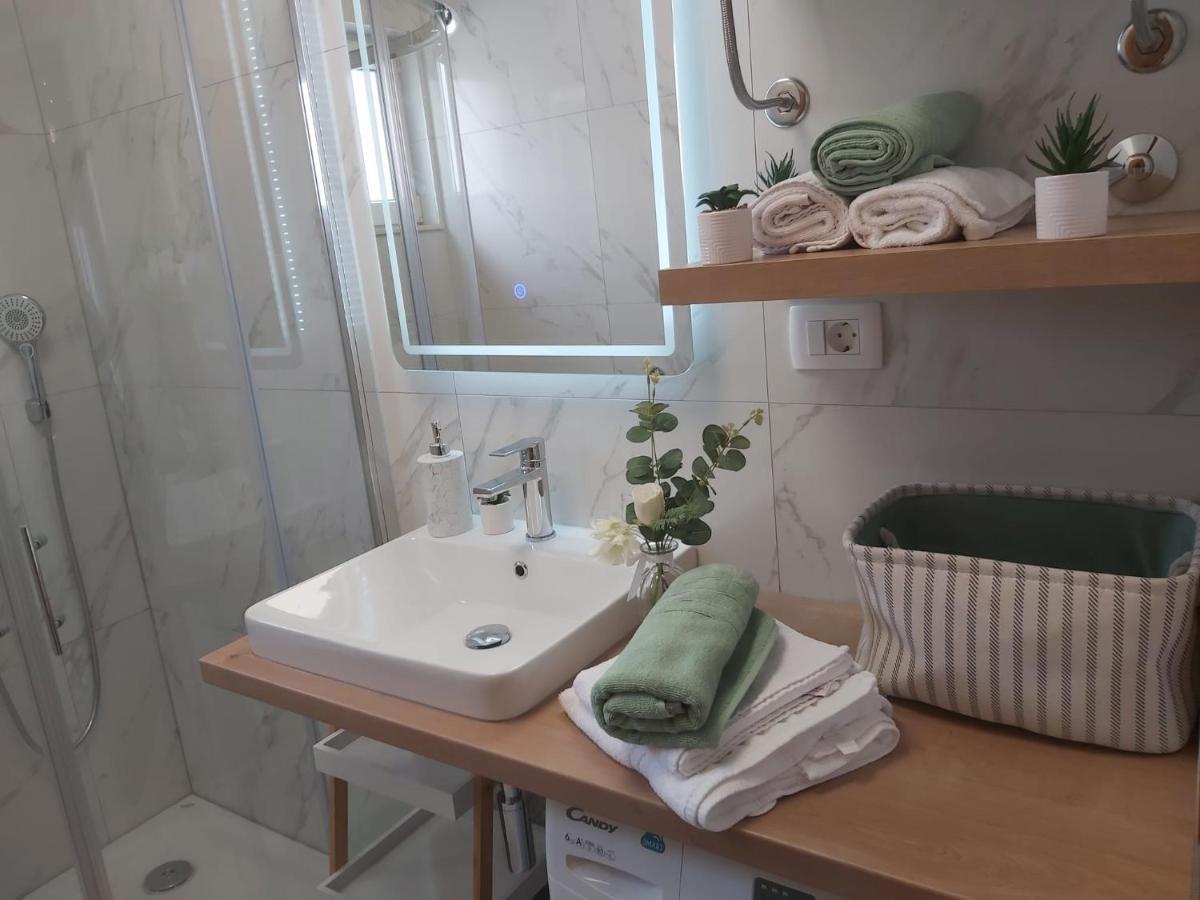 Villa Seaview With Pool - Apartment Yellow Trogir Ngoại thất bức ảnh